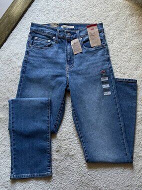 NWT Levi’s 724 High Rise Slim Straight Women’s Jeans Size 29/30